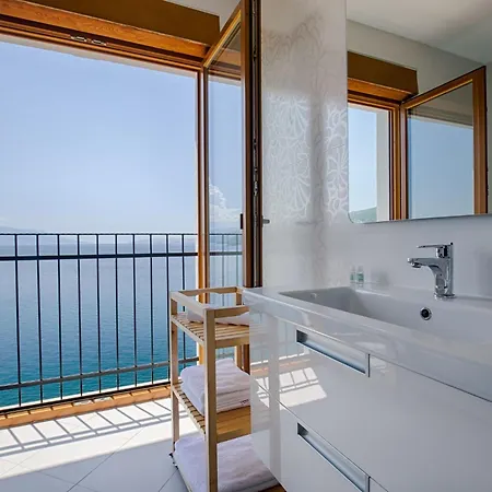 Zayml Mit Blick Auf Wasser By Interhome Povile