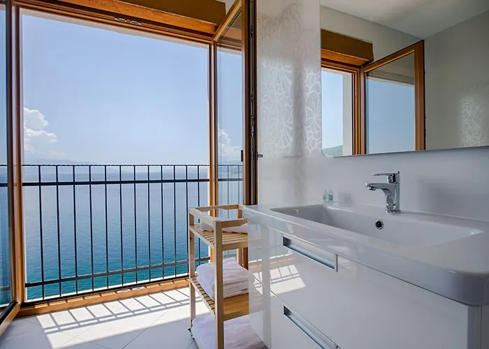 Zayml Mit Blick Auf Wasser By Interhome Povile