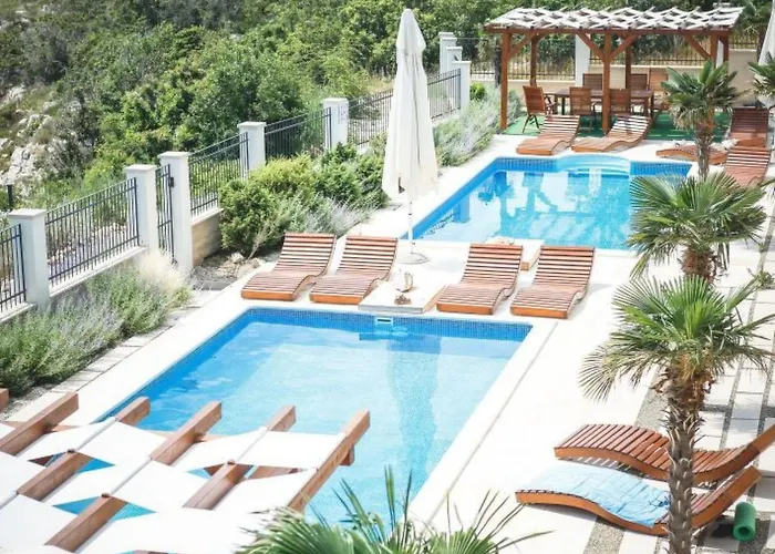 Zayml Mit Blick Auf Wasser By Interhome Povile